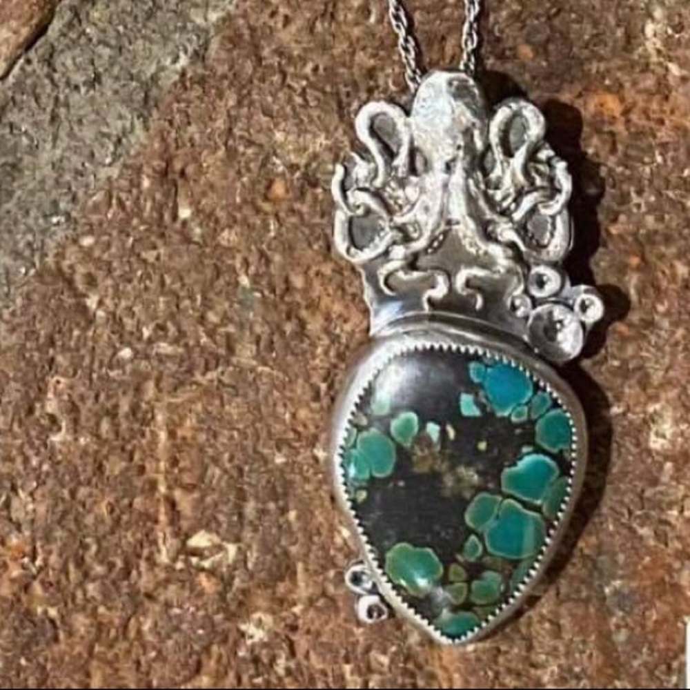 Handcrafted turquoise necklace
